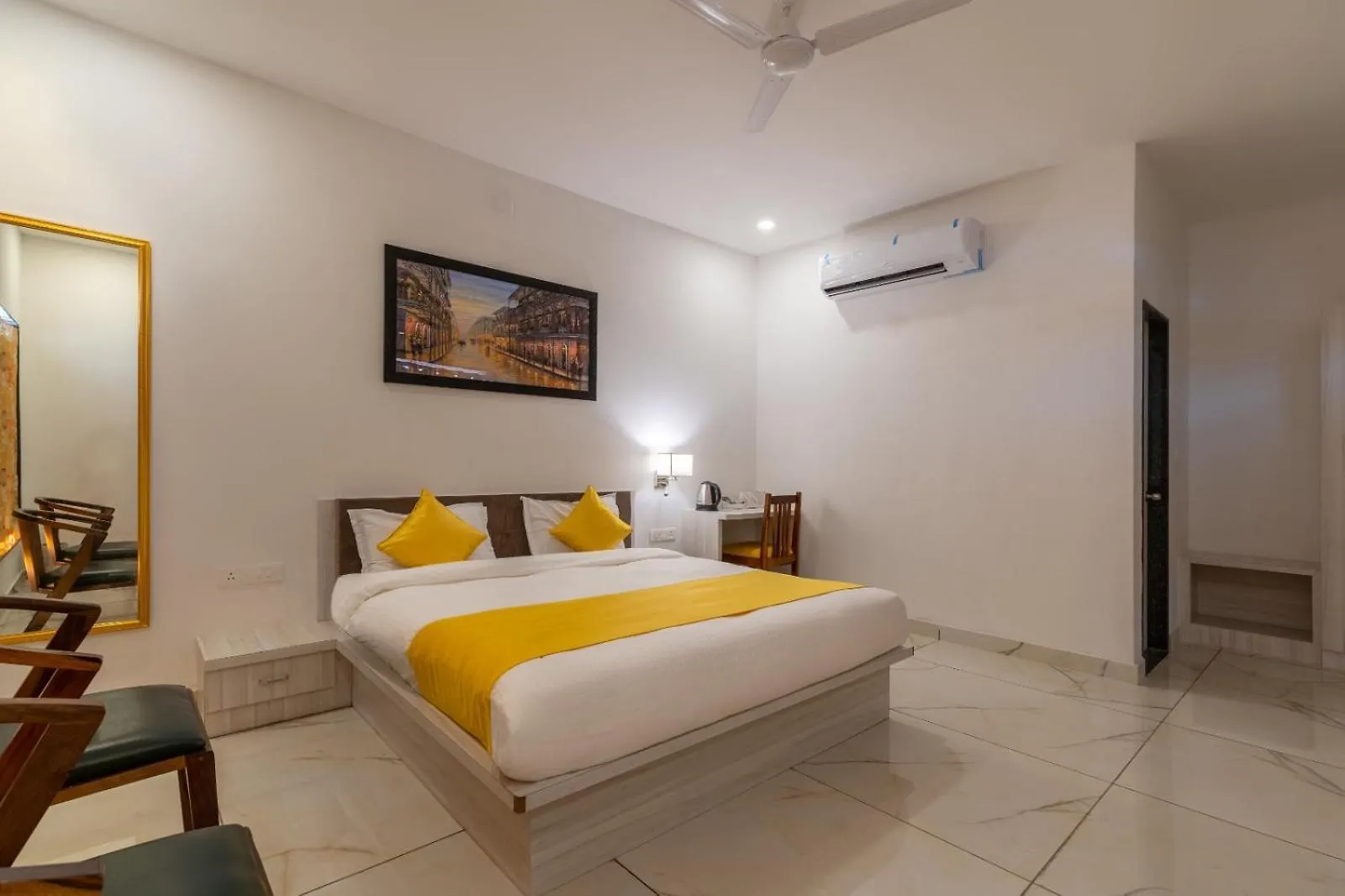 Asra Lake Heritage Hotel With Rooftop And Swimming Pool Udaipur