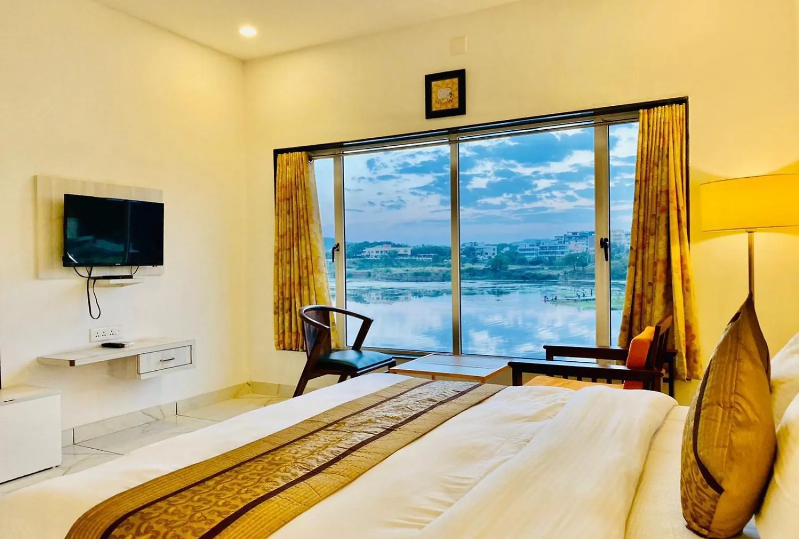 Asra Lake Heritage Hotel With Rooftop And Swimming Pool Udaipur