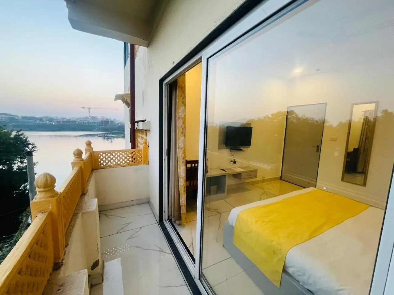 ***  Asra Lake Heritage Hotel With Rooftop And Swimming Pool Udaipur India