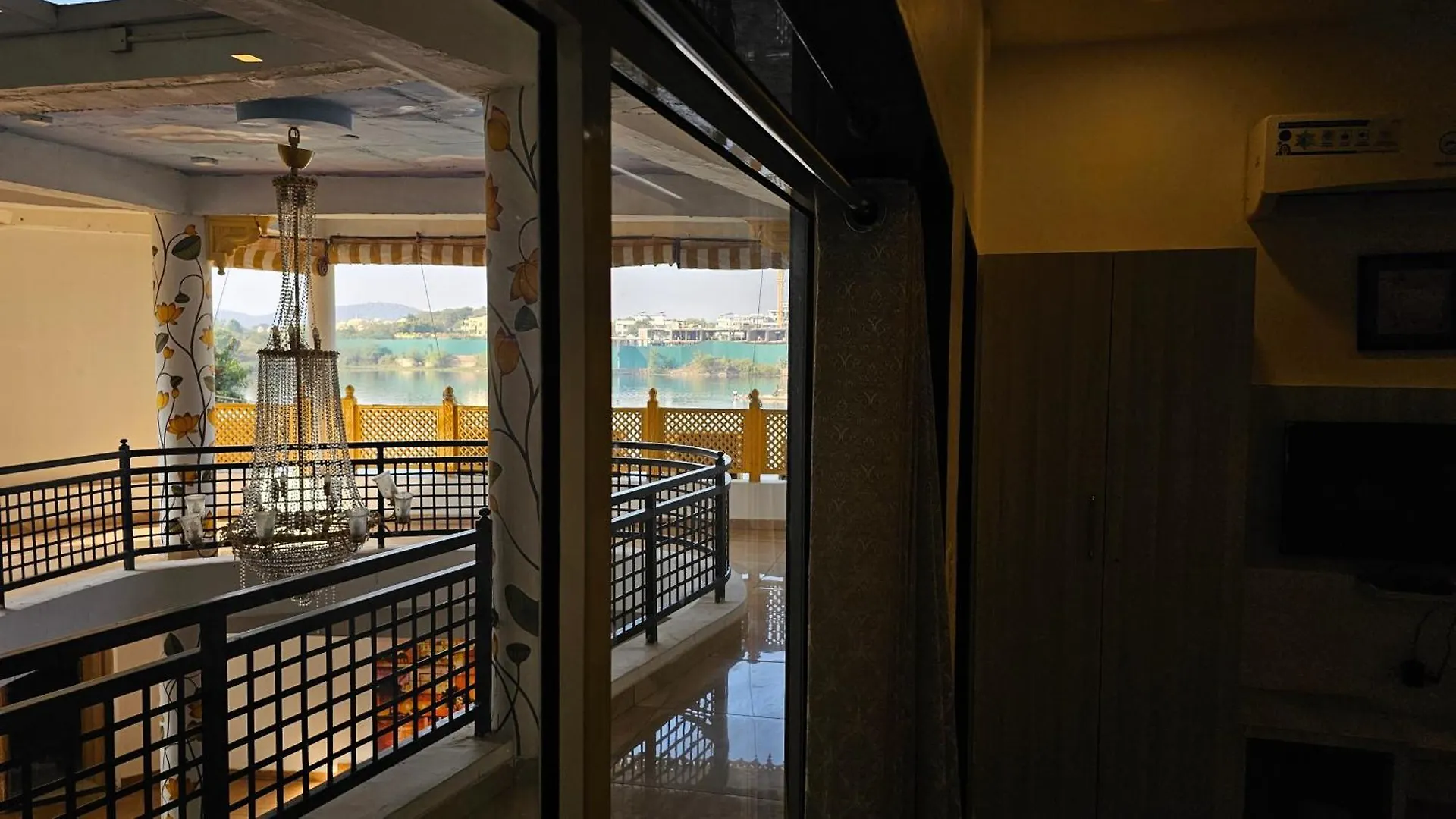 Asra Lake Heritage Hotel With Rooftop And Swimming Pool Udaipur