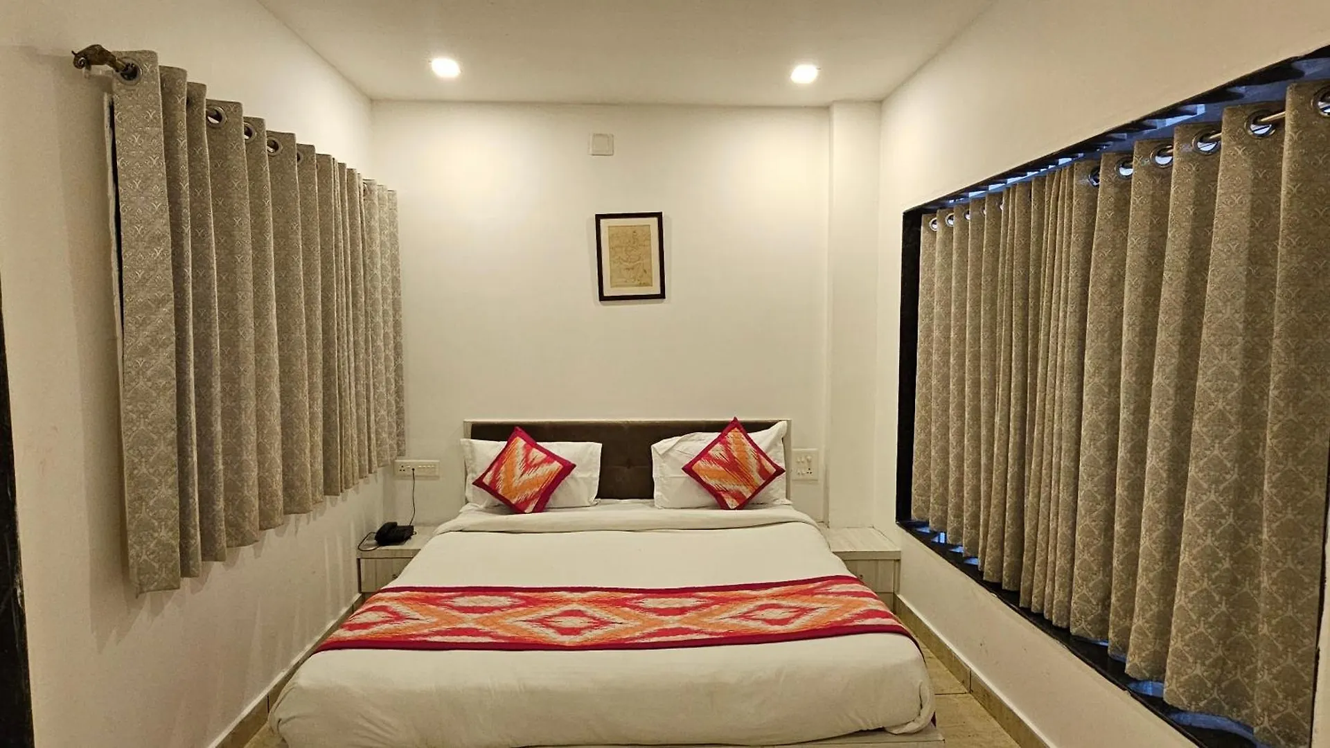 Jaydurg Asra Lake Heritage Hotel With Rooftop And Swimming Pool Udaipur