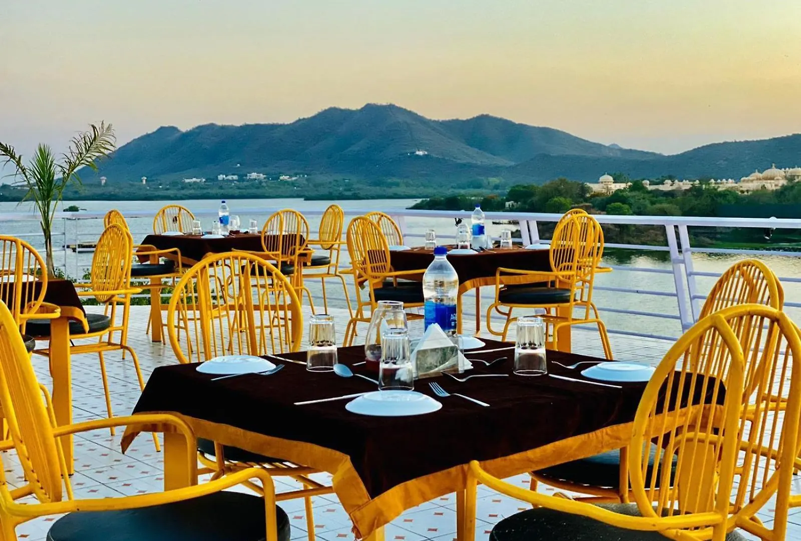 Asra Lake Heritage Hotel With Rooftop And Swimming Pool Udaipur