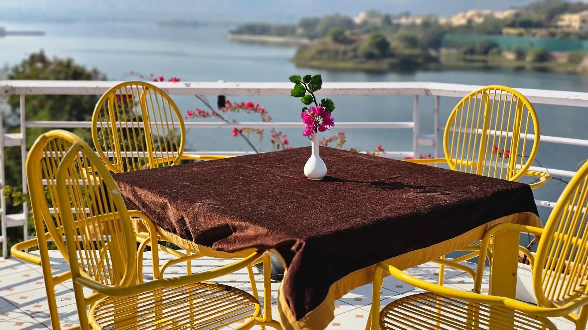 Jaydurg Asra Lake Heritage Hotel With Rooftop And Swimming Pool Udaipur