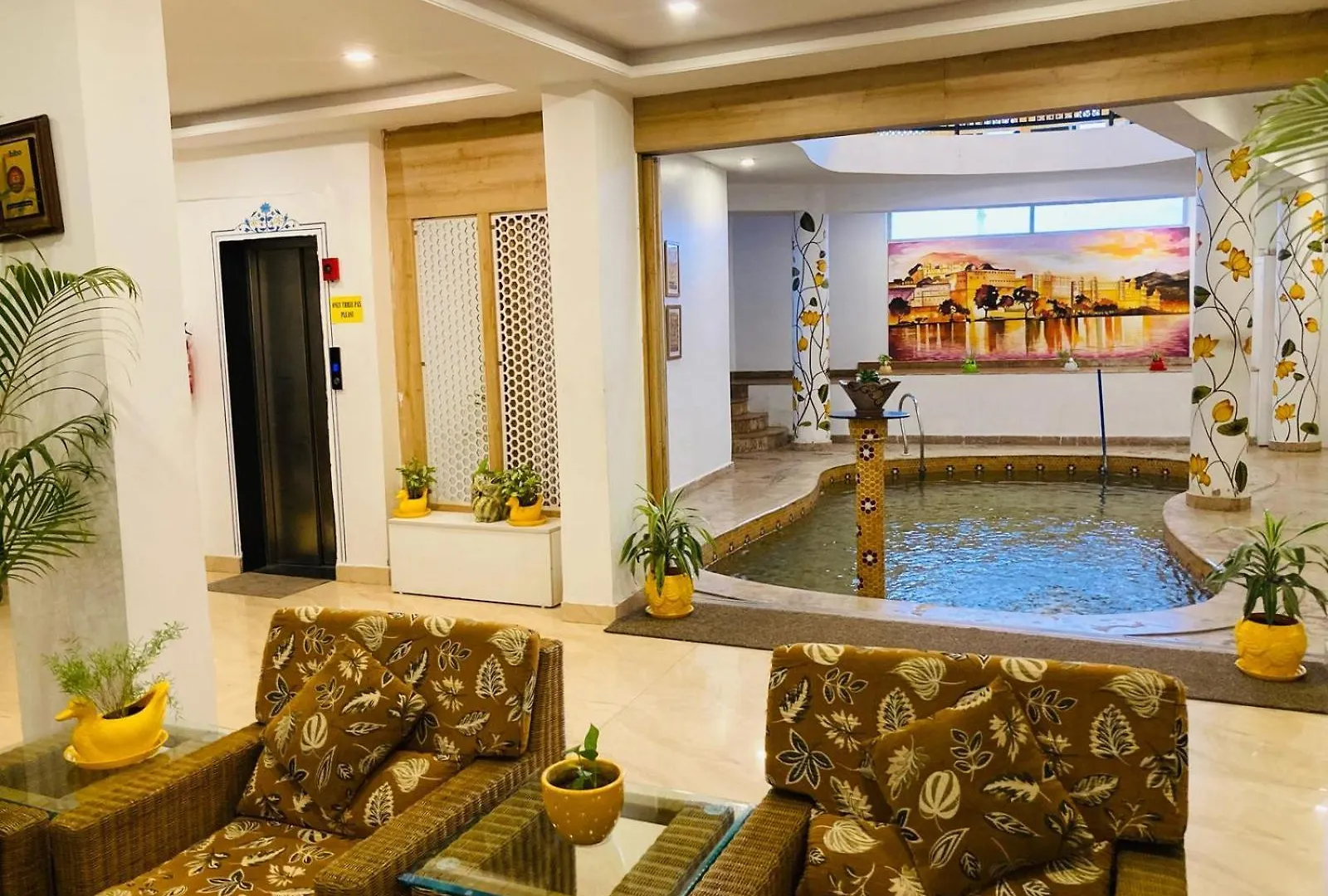 Jaydurg Asra Lake Heritage Hotel With Rooftop And Swimming Pool Udaipur