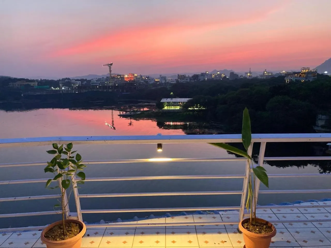 Jaydurg Asra Lake Heritage Hotel With Rooftop And Swimming Pool Udaipur