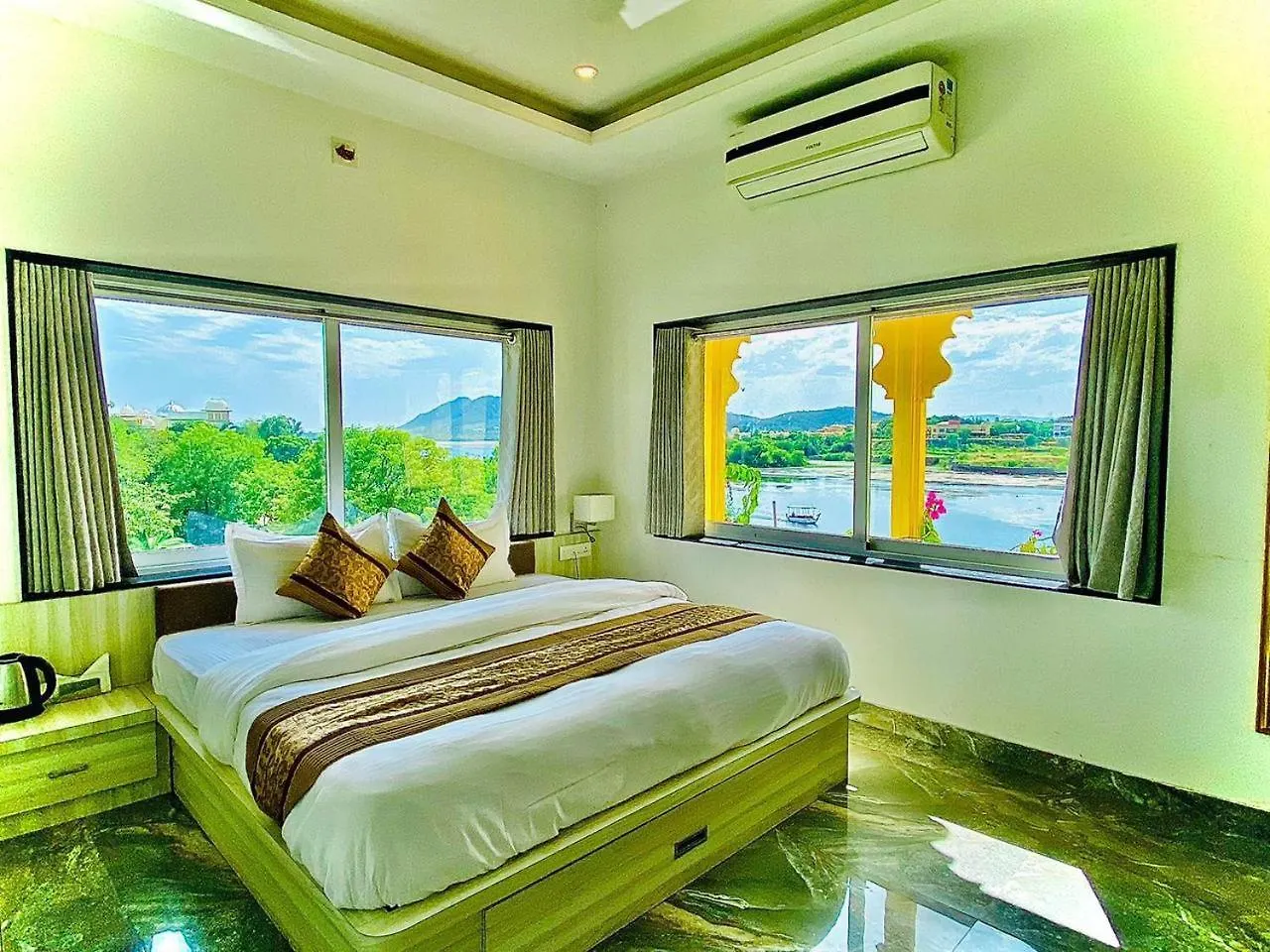 Jaydurg Asra Lake Heritage Hotel With Rooftop And Swimming Pool Udaipur