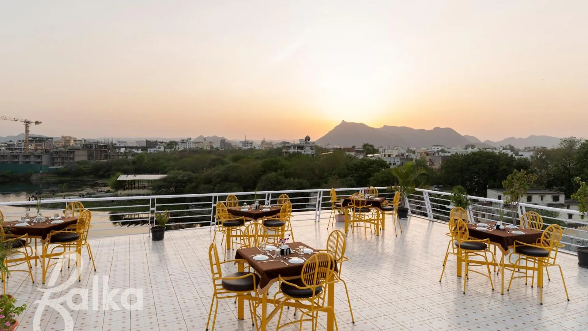 Jaydurg Asra Lake Heritage Hotel With Rooftop And Swimming Pool Udaipur